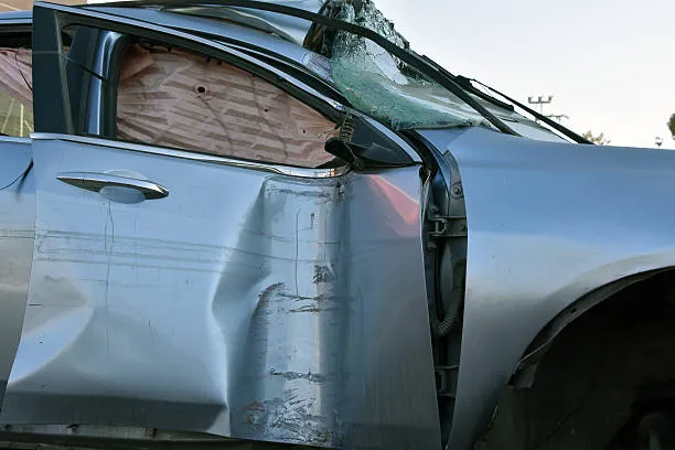 Récupération de voiture accidentée à Avignon, Avignon, ANTONIN CHARDELAIN ÉPAVISTE FERRAILLEUR