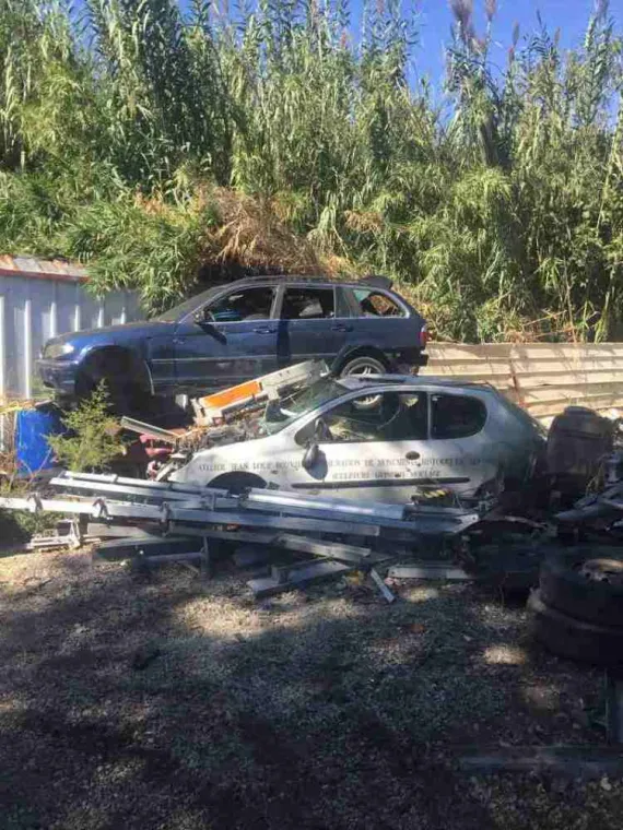 Enlèvement d'épave vers un centre de recyclage automobile à Avignon, Avignon, ANTONIN CHARDELAIN ÉPAVISTE FERRAILLEUR