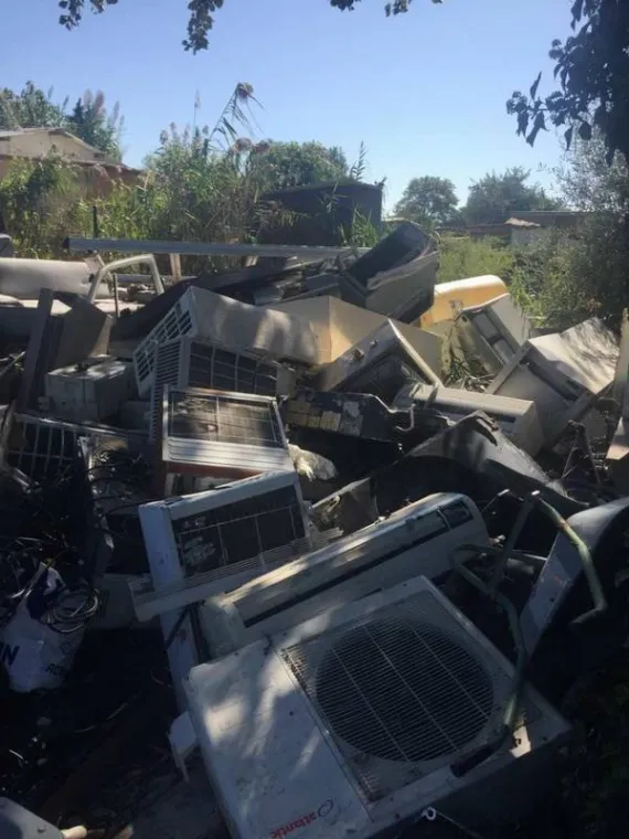 Récupération de diverses plomberies par une entreprise de débarras à Avignon, Avignon, ANTONIN CHARDELAIN ÉPAVISTE FERRAILLEUR
